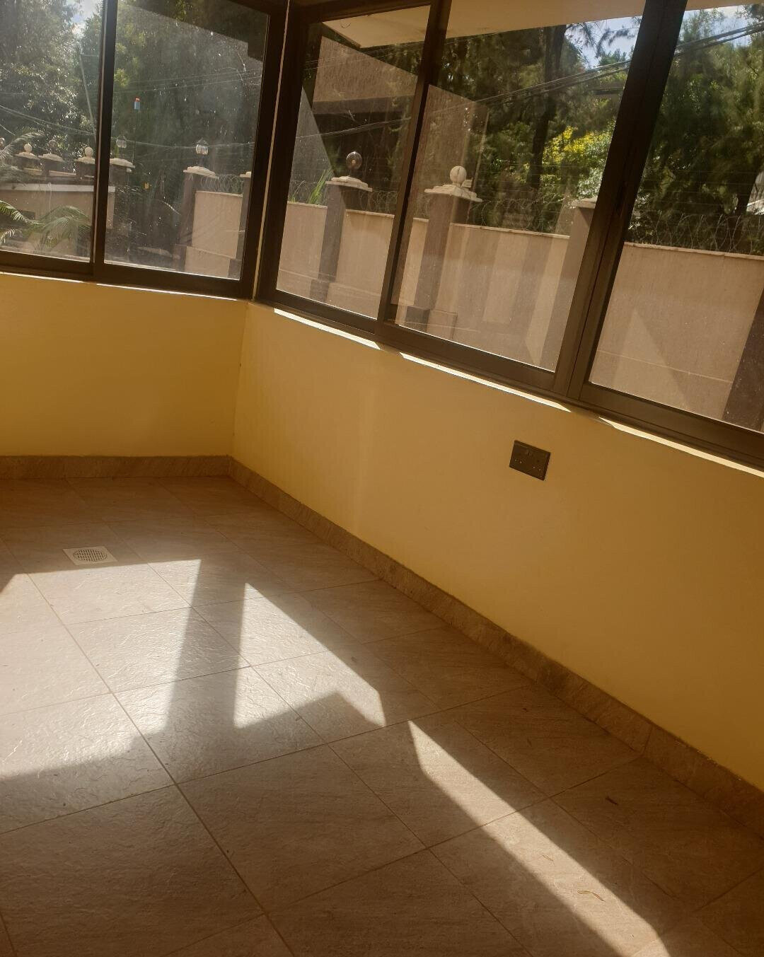 5BR All-Ensuite Townhouse with Jacuzzi & Solar - Lavington