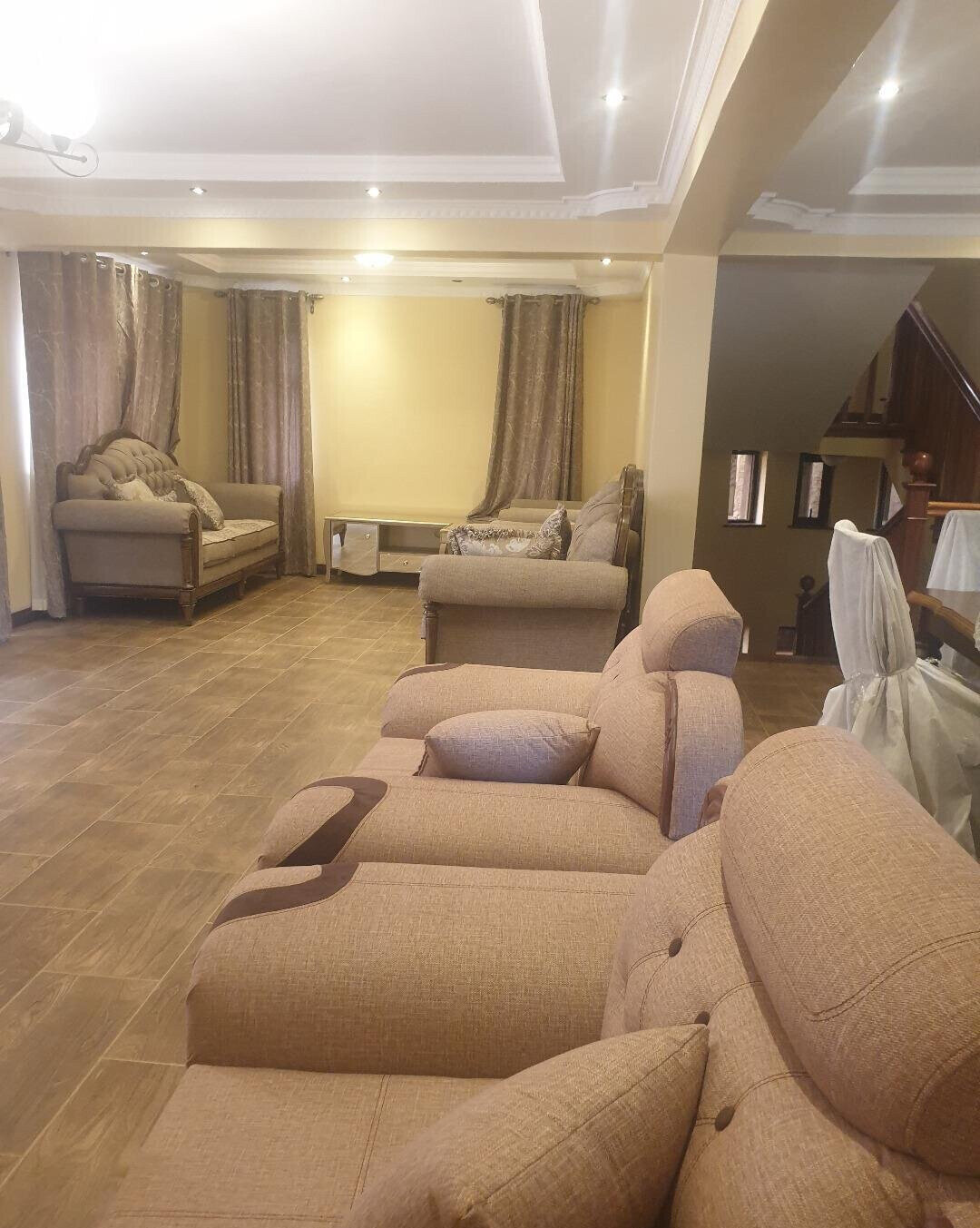 5BR All-Ensuite Townhouse with Jacuzzi & Solar - Lavington