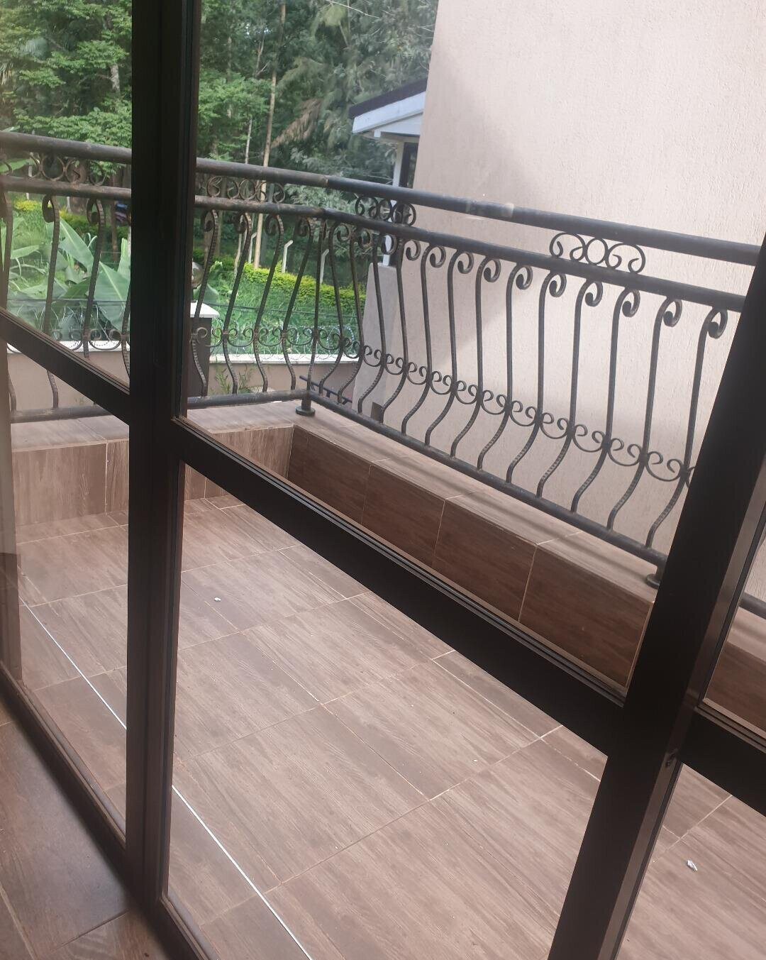 5BR All-Ensuite Townhouse with Jacuzzi & Solar - Lavington