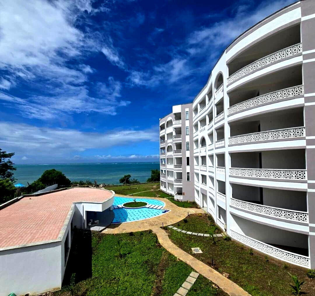 2BR Beachfront All-Ensuite with Infinity Pool & Gym - Nyali