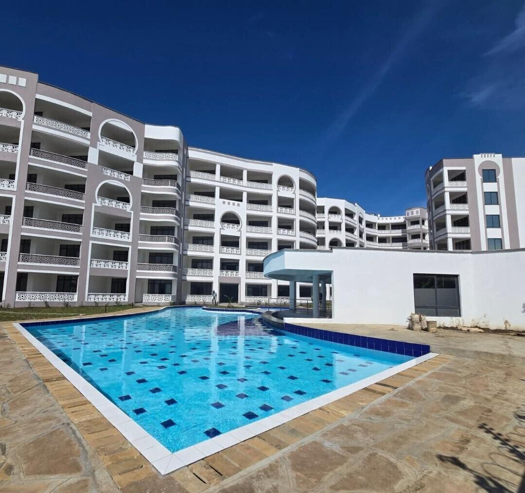 2BR Beachfront All-Ensuite with Infinity Pool & Gym - Nyali