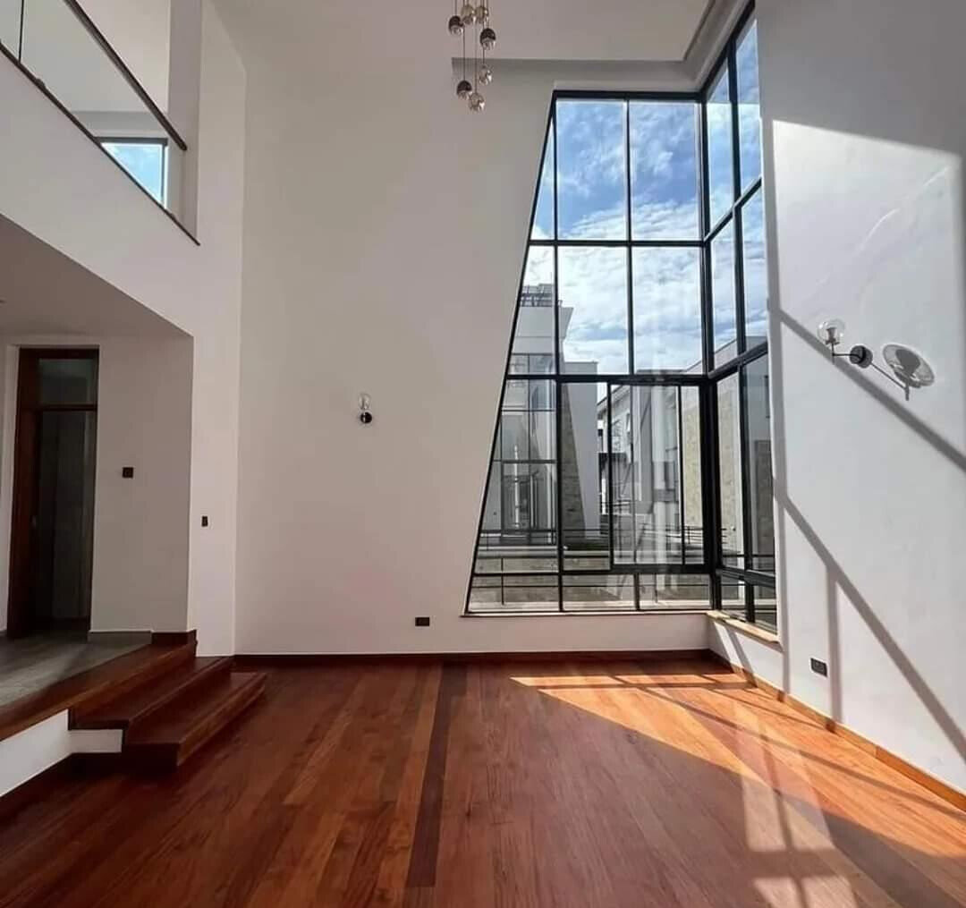 5-Ensuite Villas with DSQ & Solar Heating - Lavington