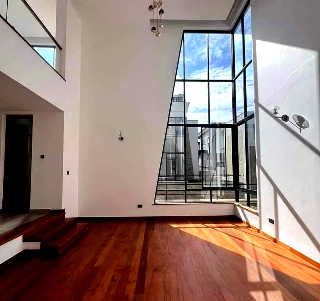 5-Ensuite Villas with DSQ & Solar Heating - Lavington