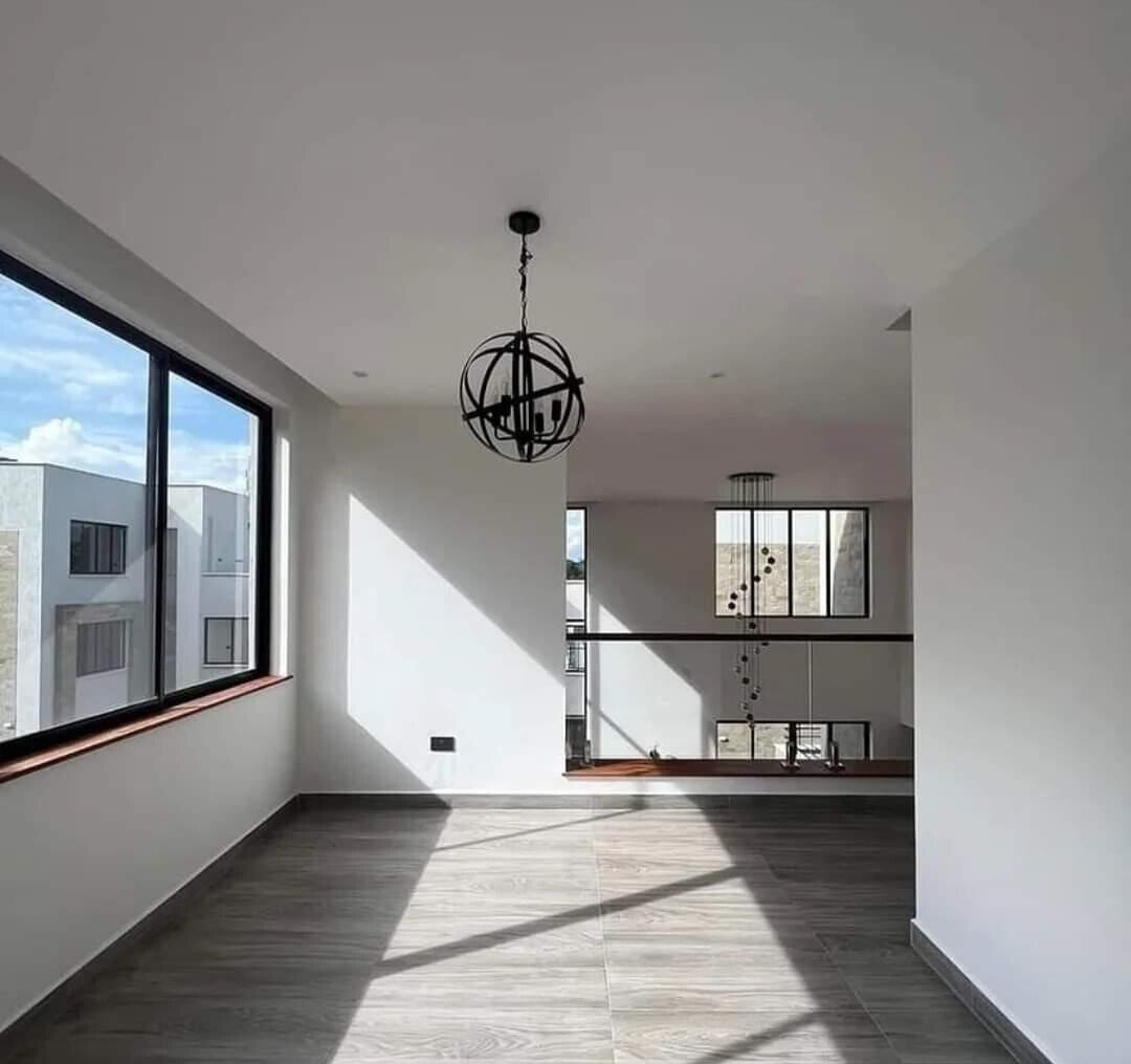 5-Ensuite Villas with DSQ & Solar Heating - Lavington