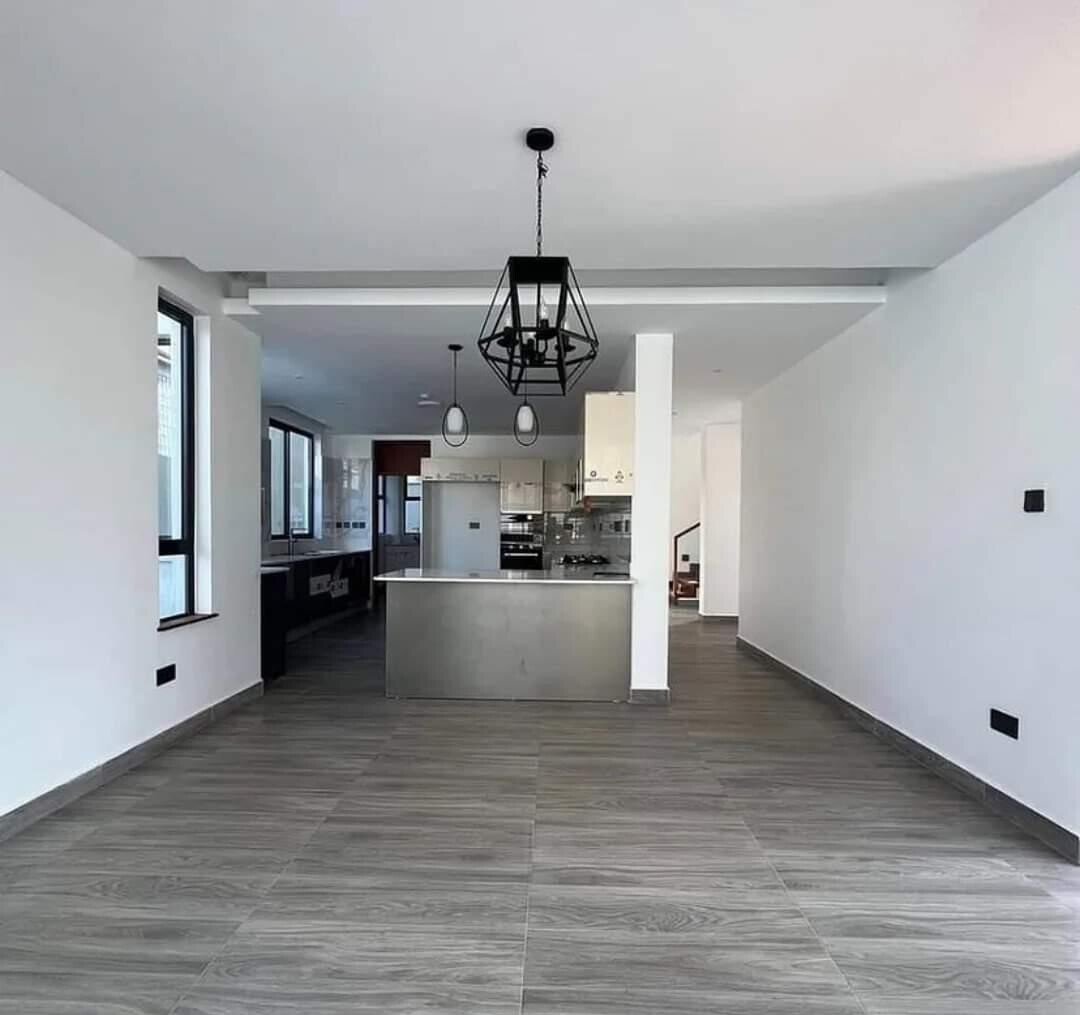5-Ensuite Villas with DSQ & Solar Heating - Lavington