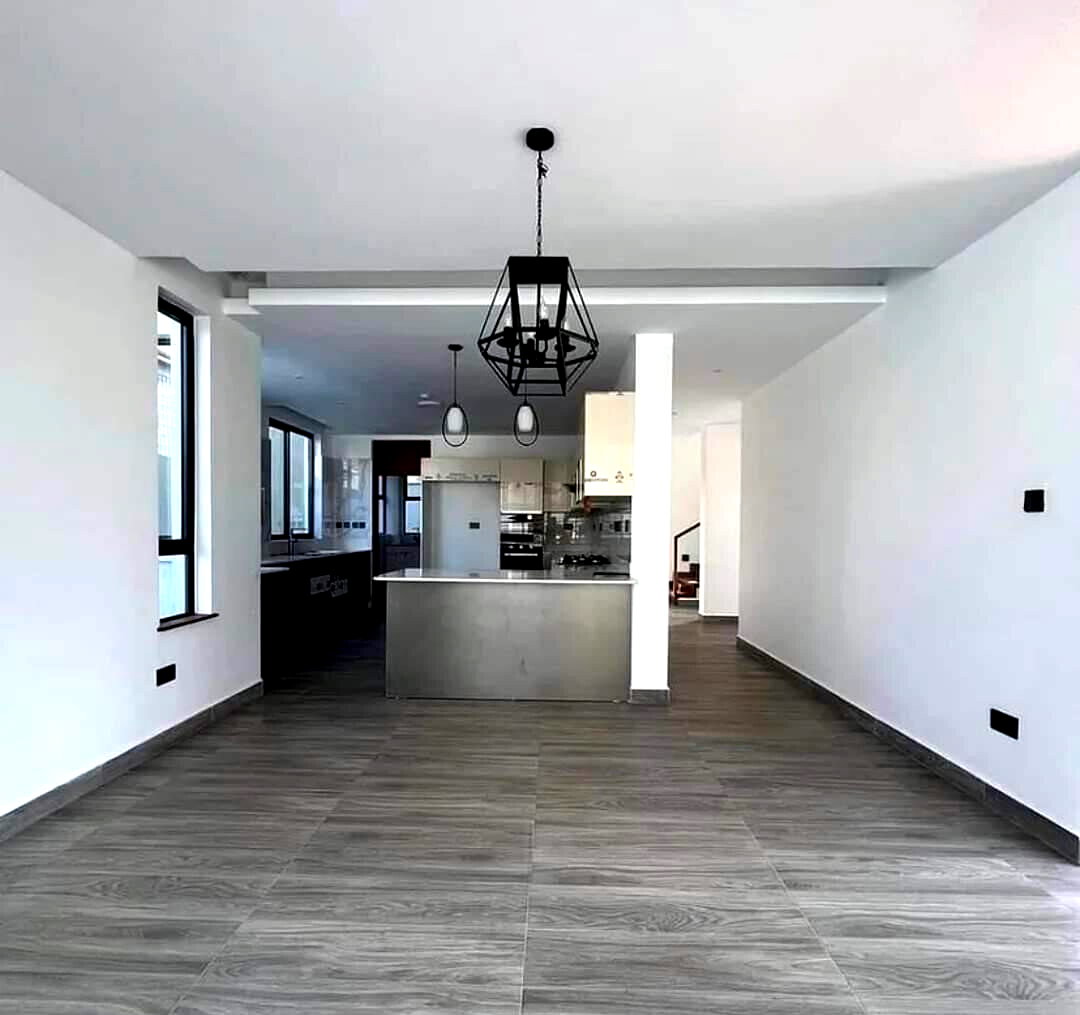 5-Ensuite Villas with DSQ & Solar Heating - Lavington