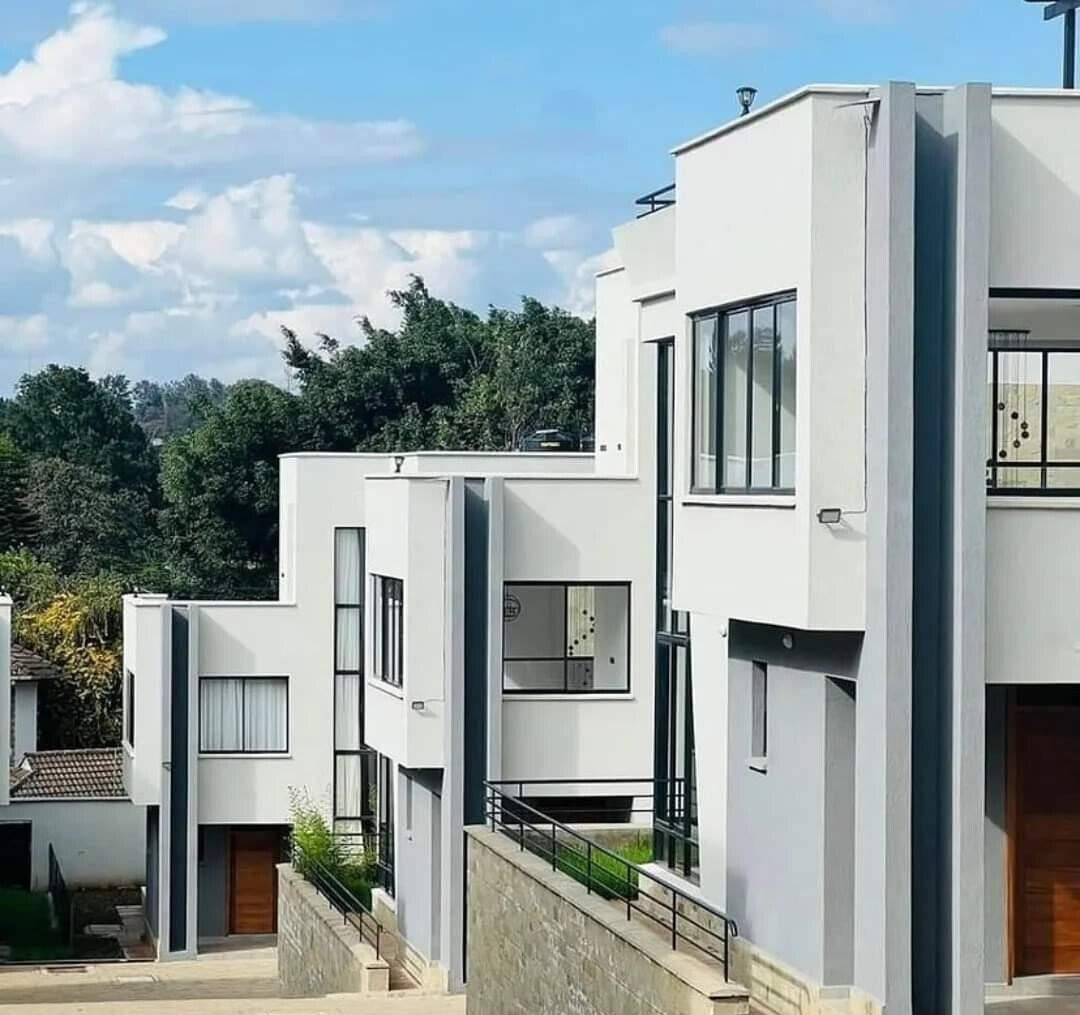 5-Ensuite Villas with DSQ & Solar Heating - Lavington