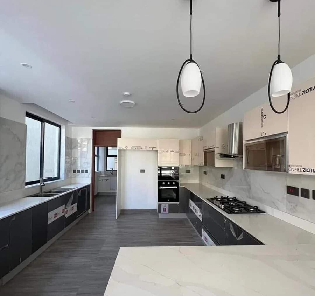 5-Ensuite Villas with DSQ & Solar Heating - Lavington