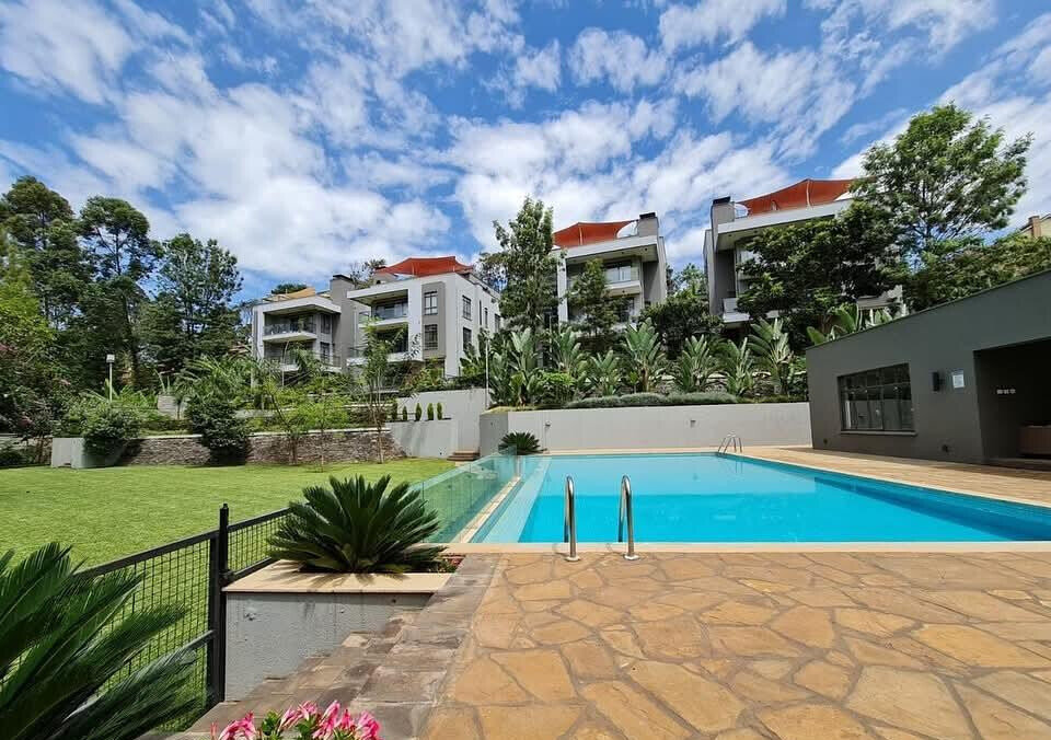 5 En-Suite Townhouse with Rooftop Terrace & Gym - Kitisuru