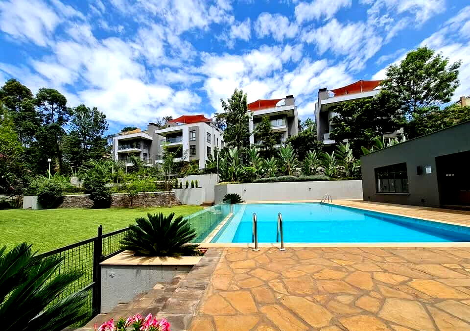 5 En-Suite Townhouse with Rooftop Terrace & Gym - Kitisuru