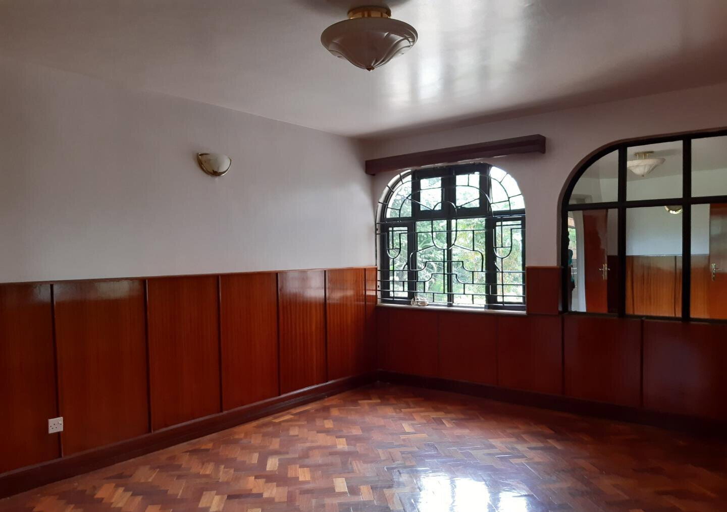 Spacious 6BR Home with Garden