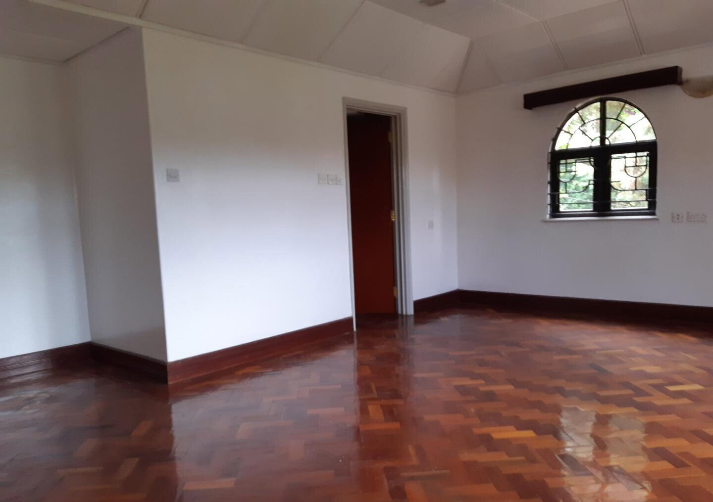 Spacious 6BR Home with Garden
