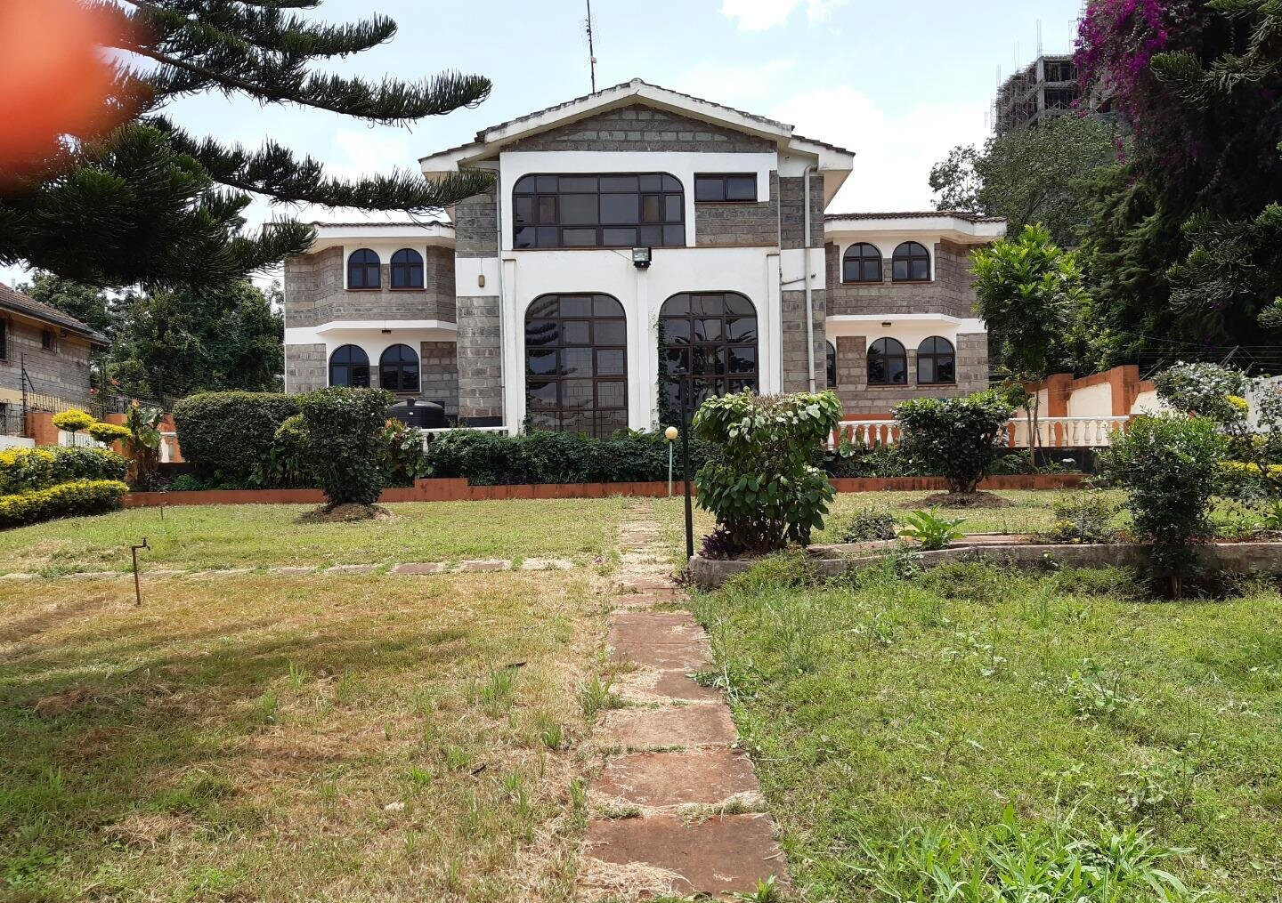 Spacious 6BR Home with Garden