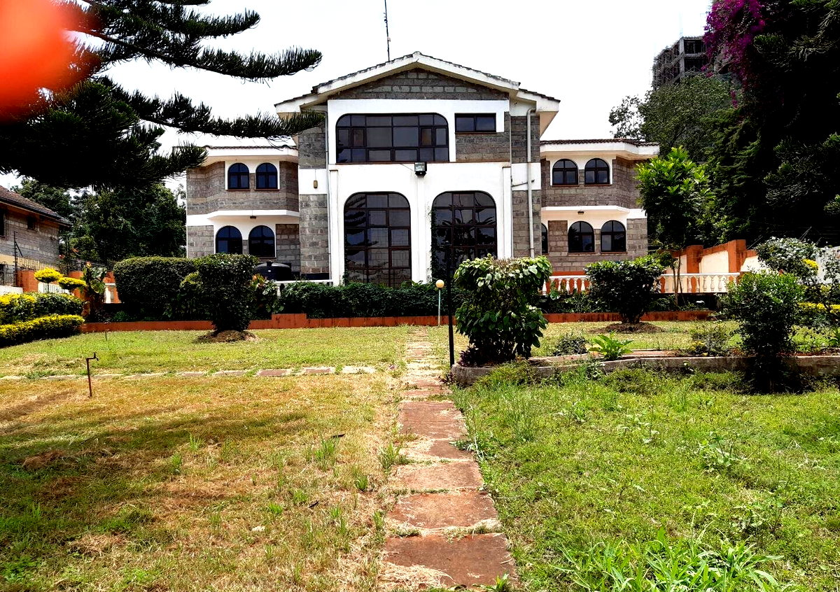 Spacious 6BR Home with Garden