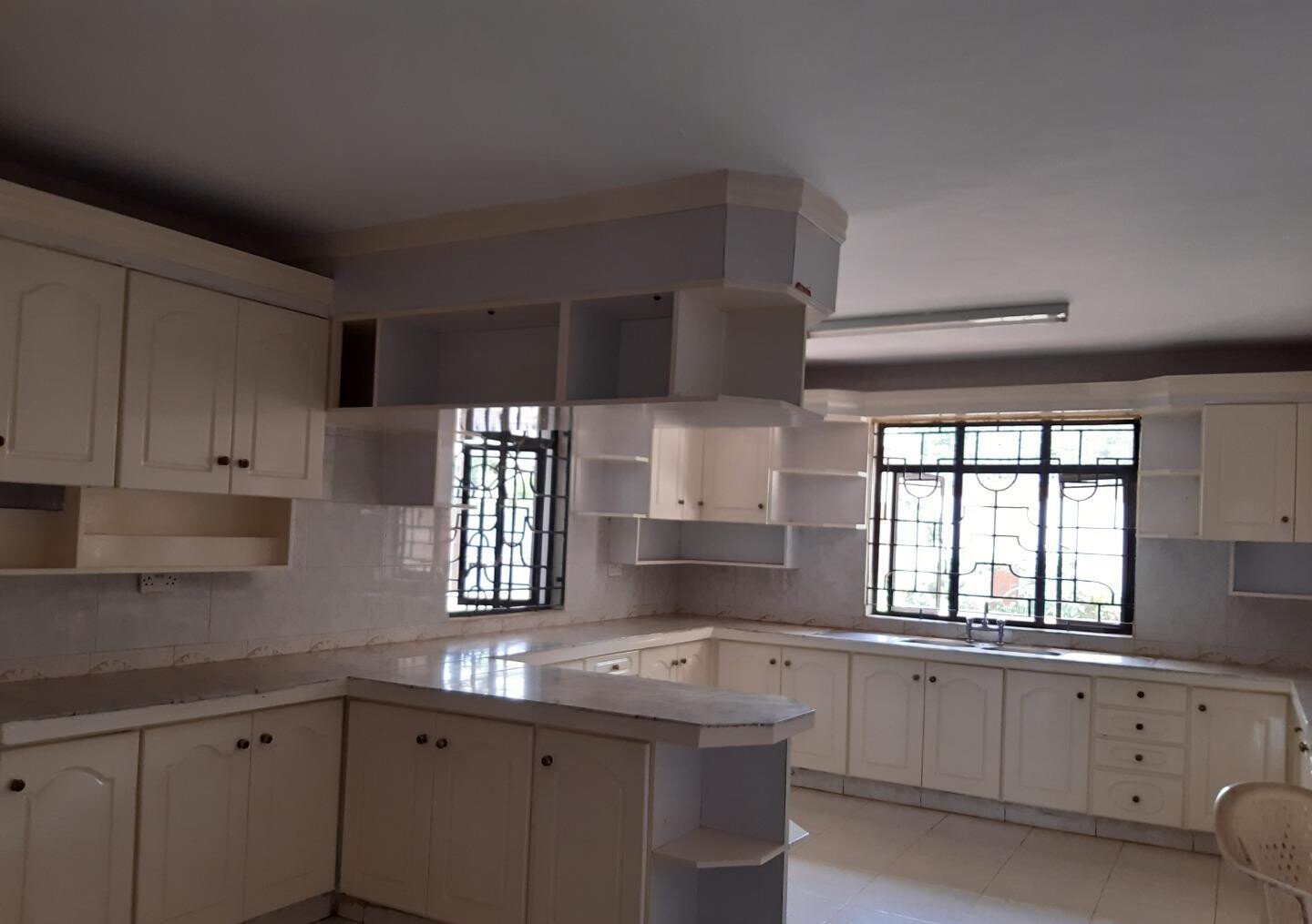 Spacious 6BR Home with Garden