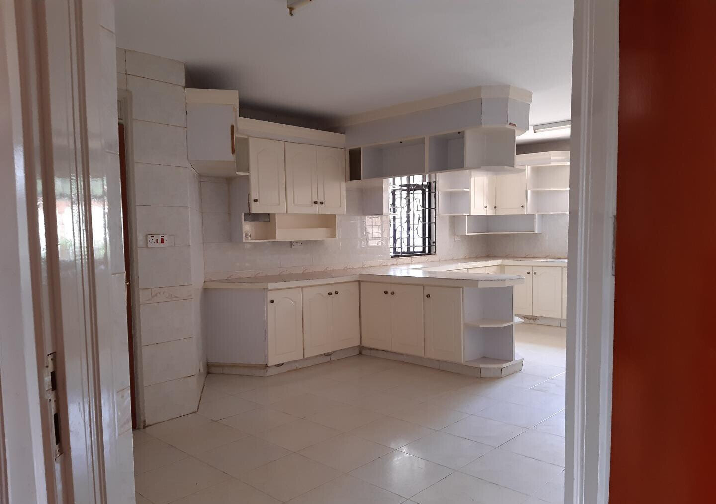Spacious 6BR Home with Garden