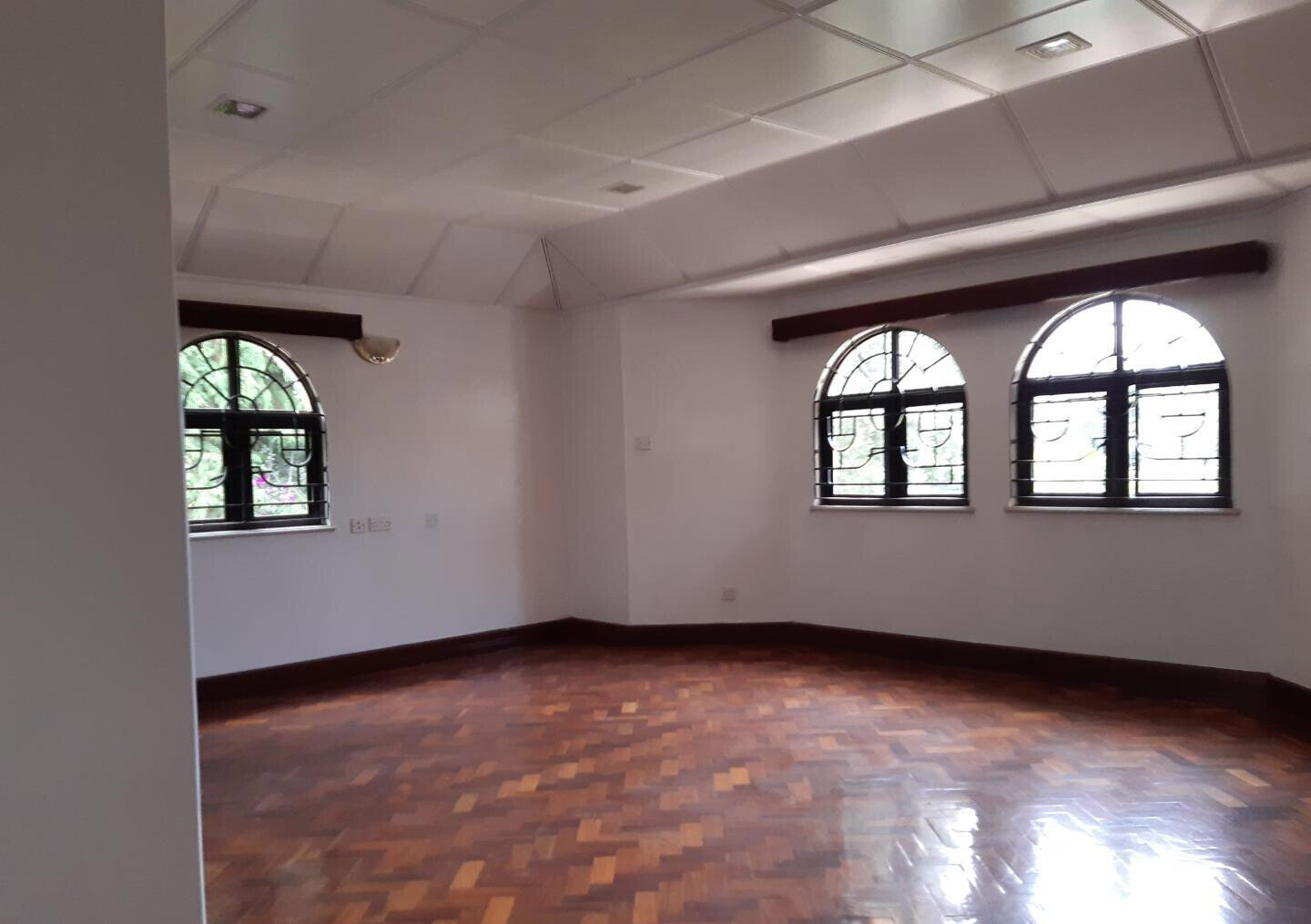 Spacious 6BR Home with Garden