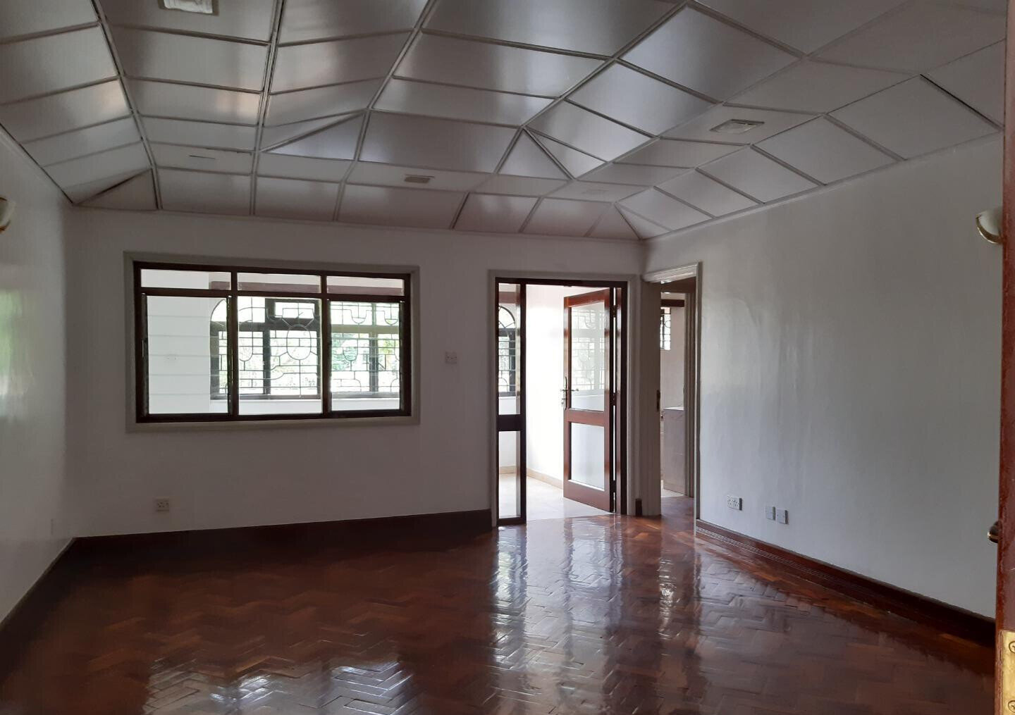 Spacious 6BR Home with Garden