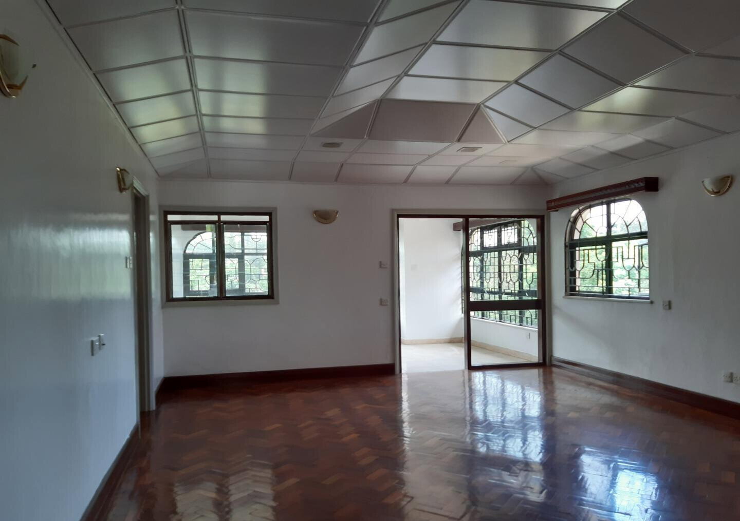 Spacious 6BR Home with Garden