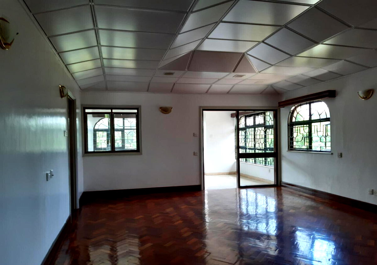 Spacious 6BR Home with Garden