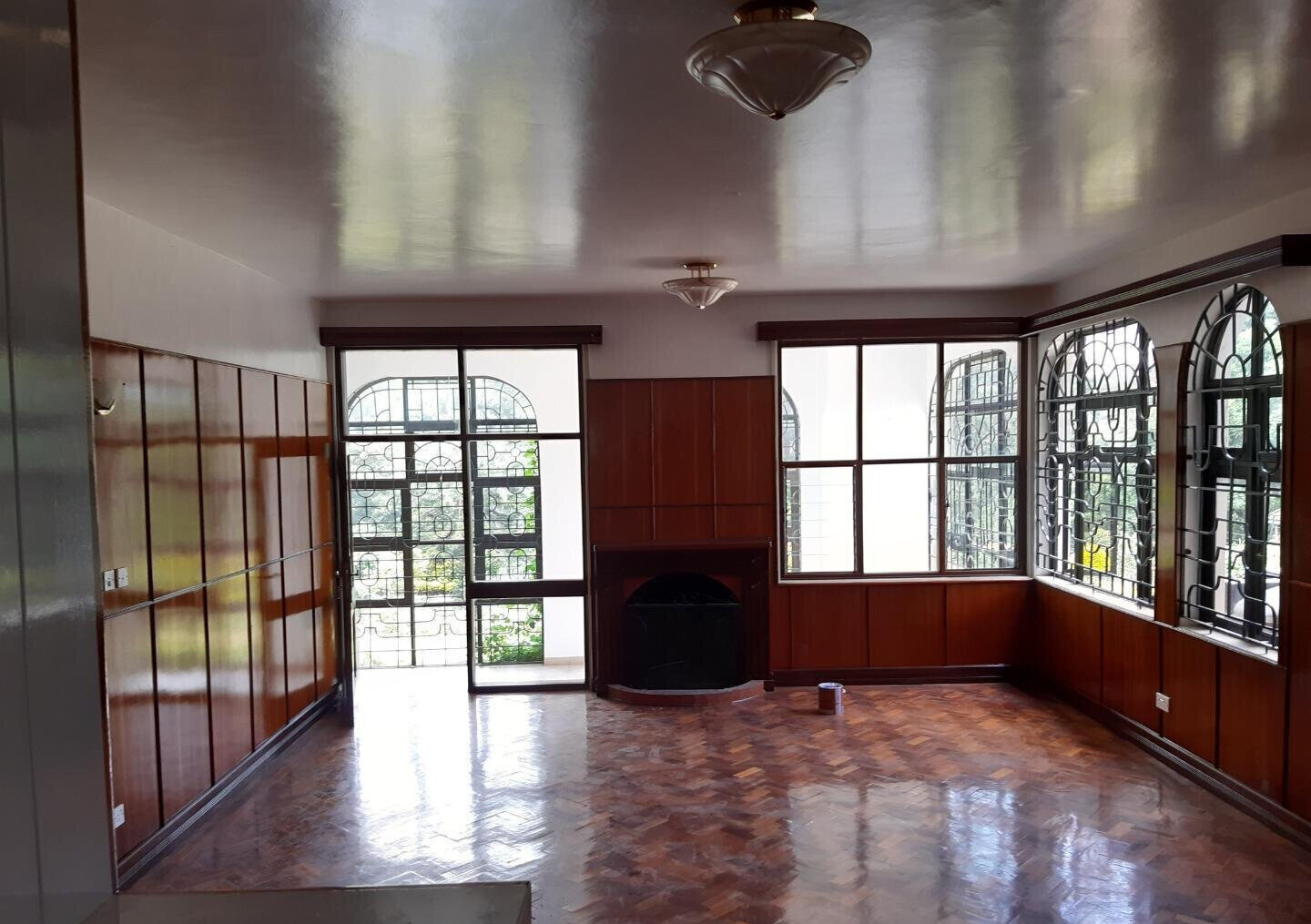 Spacious 6BR Home with Garden