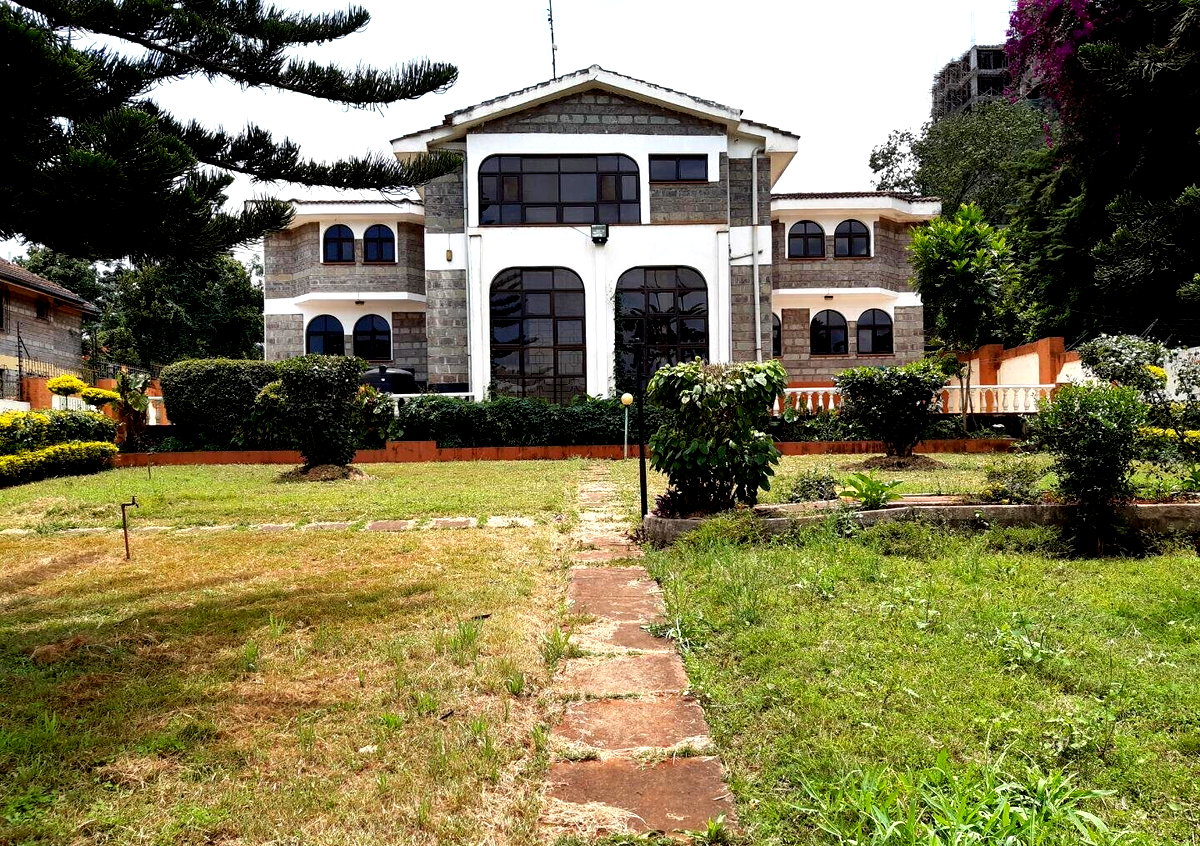 Spacious 6BR Home with Garden