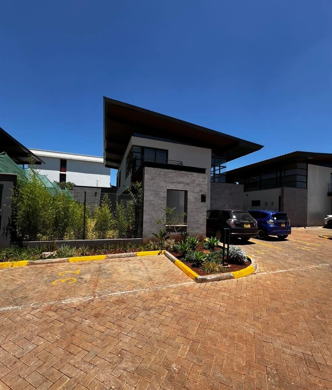 4BR Townhouse with Clubhouse, Pool & Gym - Runda