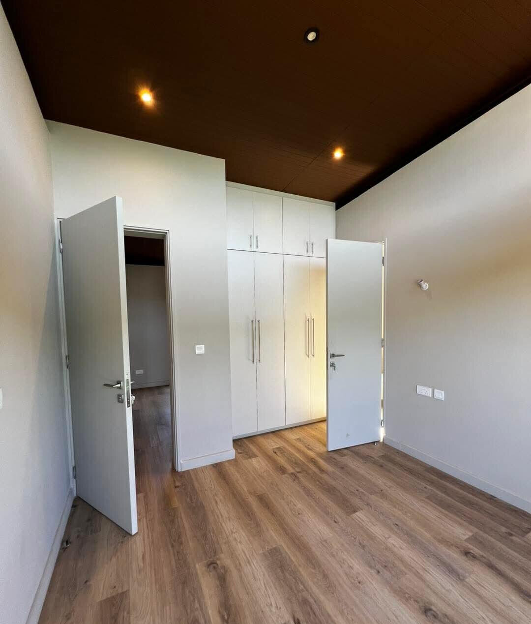4BR Townhouse with Clubhouse, Pool & Gym - Runda