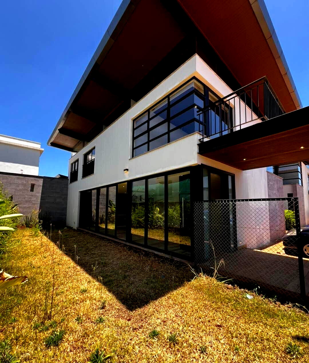 4BR Townhouse with Clubhouse, Pool & Gym - Runda