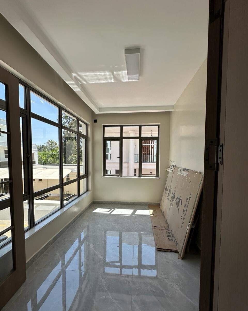 6-Bed Smart Villa with Guest Wing & Rooftop Jacuzzi - Lavington