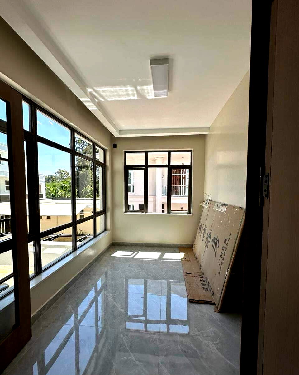 6-Bed Smart Villa with Guest Wing & Rooftop Jacuzzi - Lavington