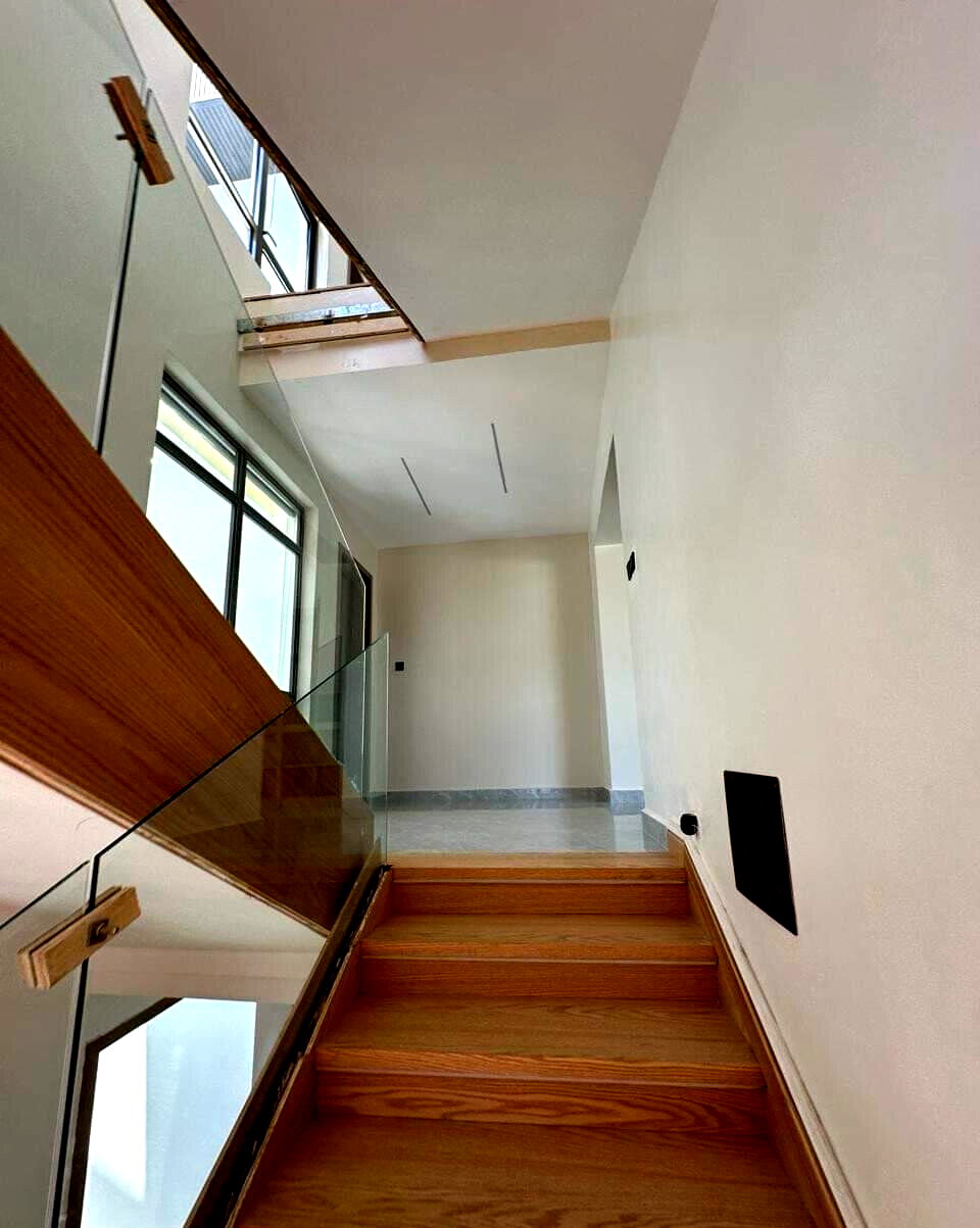 6-Bed Smart Villa with Guest Wing & Rooftop Jacuzzi - Lavington