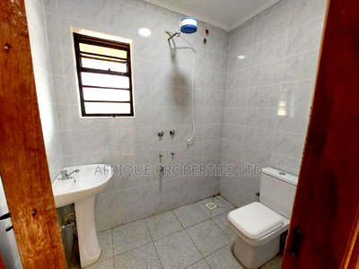 4bdrm Mansion in Membley for sale - Image 15