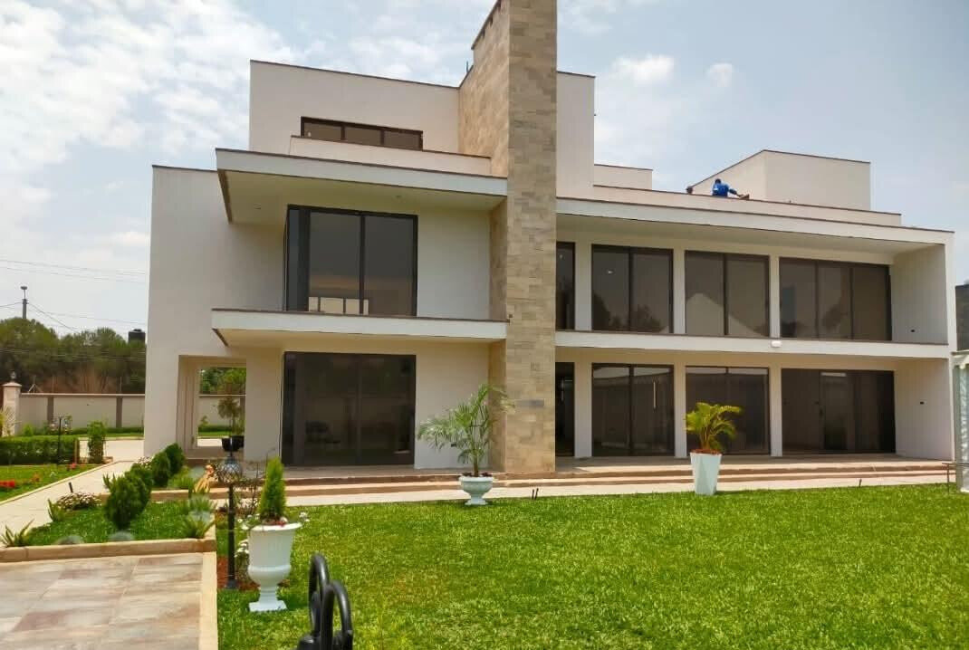 5-Ensuite Villa with Gym, Sauna & Chef's Kitchen – Karen Bogani