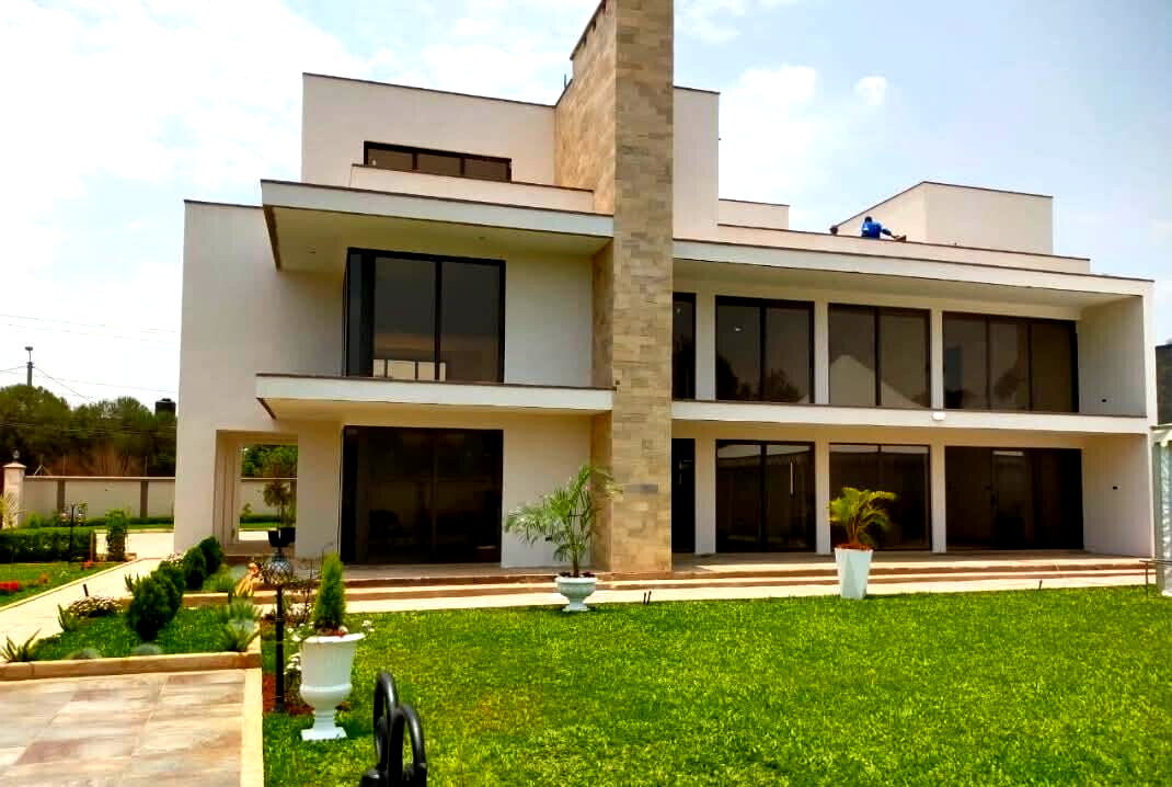 5-Ensuite Villa with Gym, Sauna & Chef's Kitchen – Karen Bogani