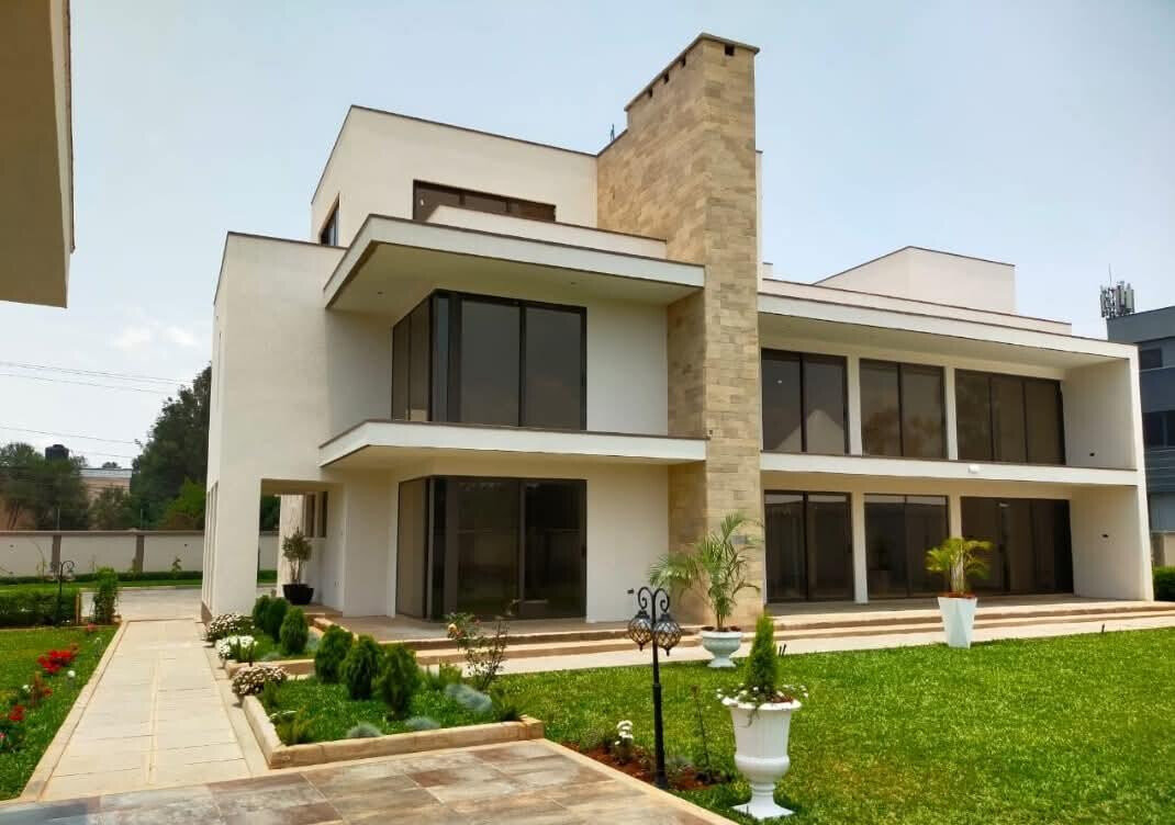 5-Ensuite Villa with Gym, Sauna & Chef's Kitchen – Karen Bogani