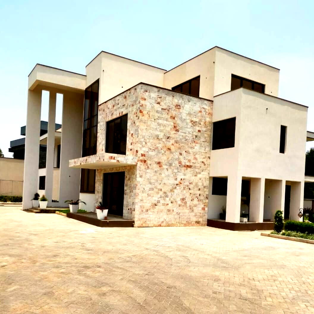 5-Ensuite Villa with Gym, Sauna & Chef's Kitchen – Karen Bogani