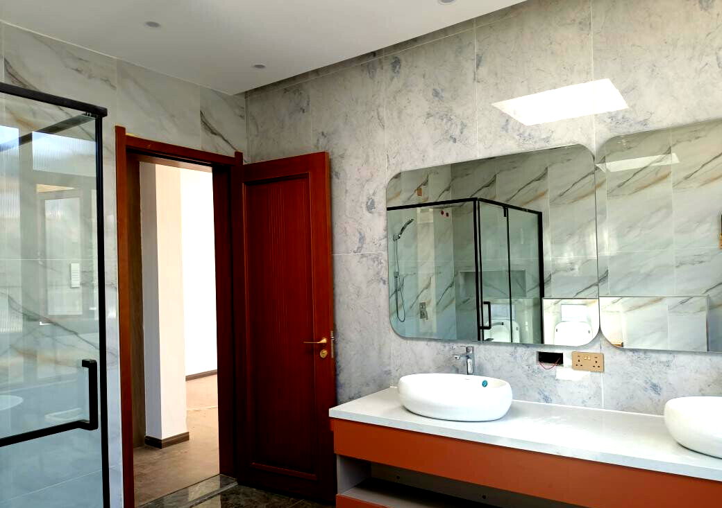 6-Ensuite Townhouse with Lift & Rooftop Terrace - Lavington