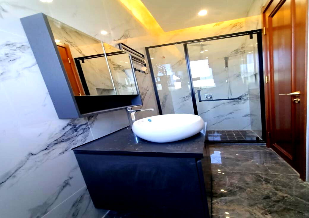 6-Ensuite Townhouse with Lift & Rooftop Terrace - Lavington