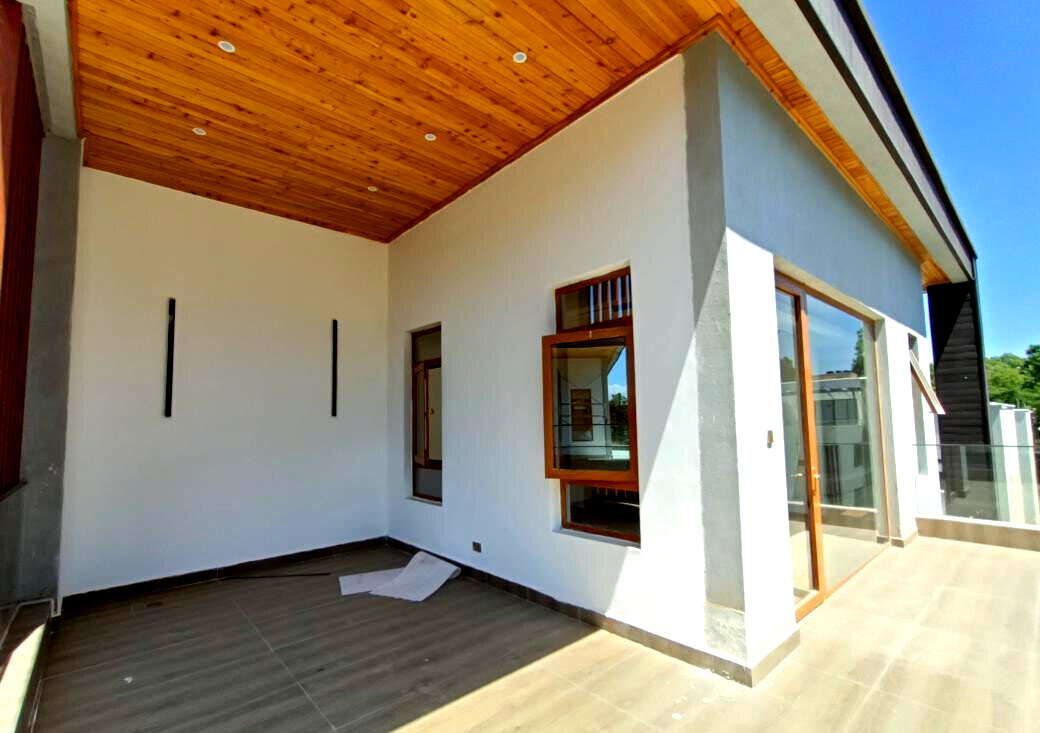 6-Ensuite Townhouse with Lift & Rooftop Terrace - Lavington