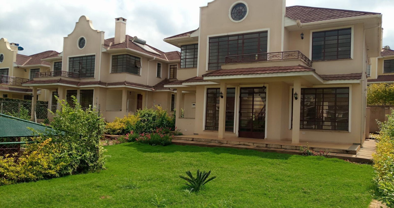 4BR Townhouse with Sunken Lounge & Fireplace - Runda
