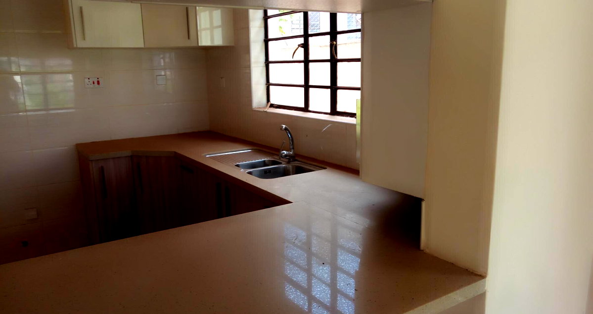 4BR Townhouse with Sunken Lounge & Fireplace - Runda