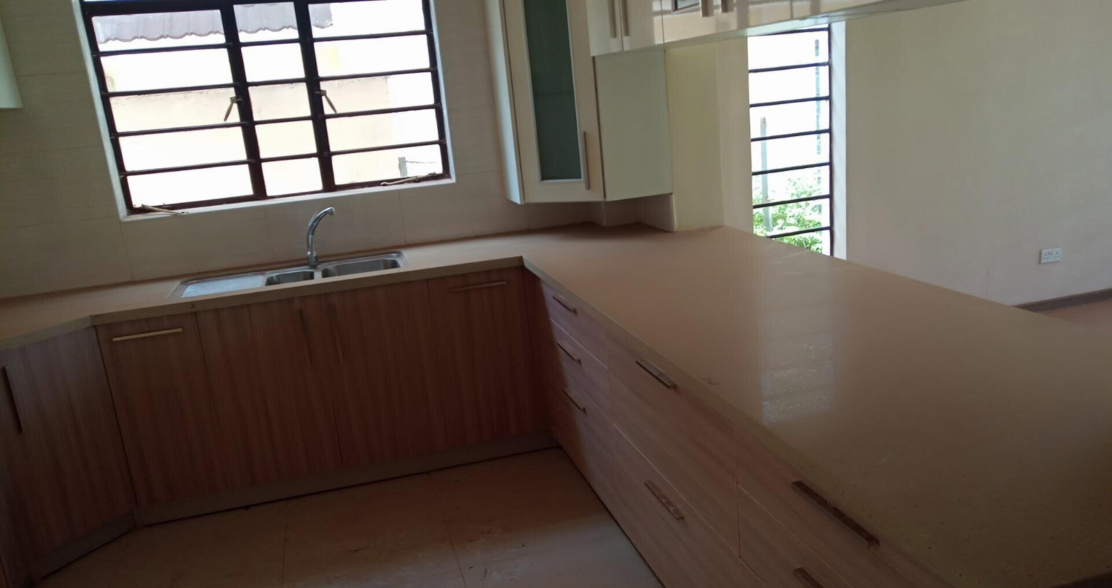 4BR Townhouse with Sunken Lounge & Fireplace - Runda