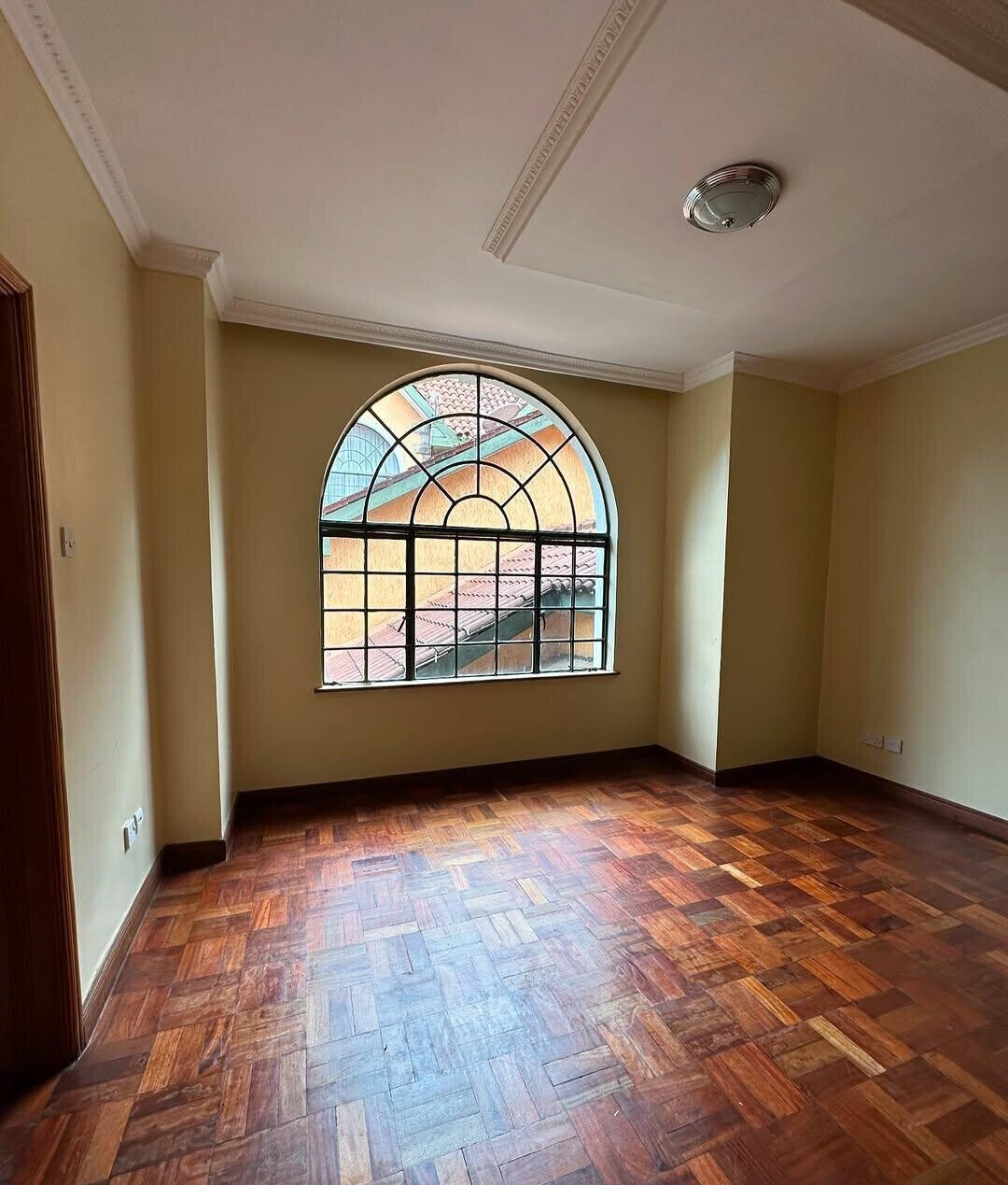 5-Ensuite Townhouse with DSQ & Closed Kitchen - Lavington