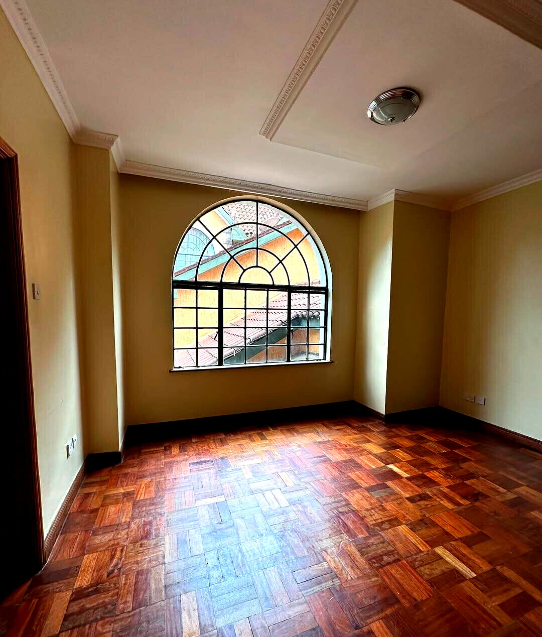 5-Ensuite Townhouse with DSQ & Closed Kitchen - Lavington