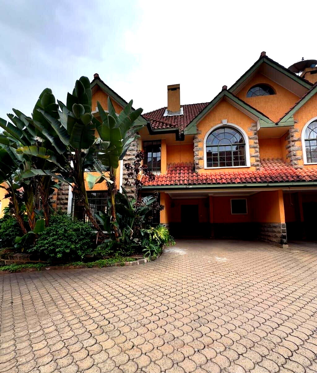 5-Ensuite Townhouse with DSQ & Closed Kitchen - Lavington