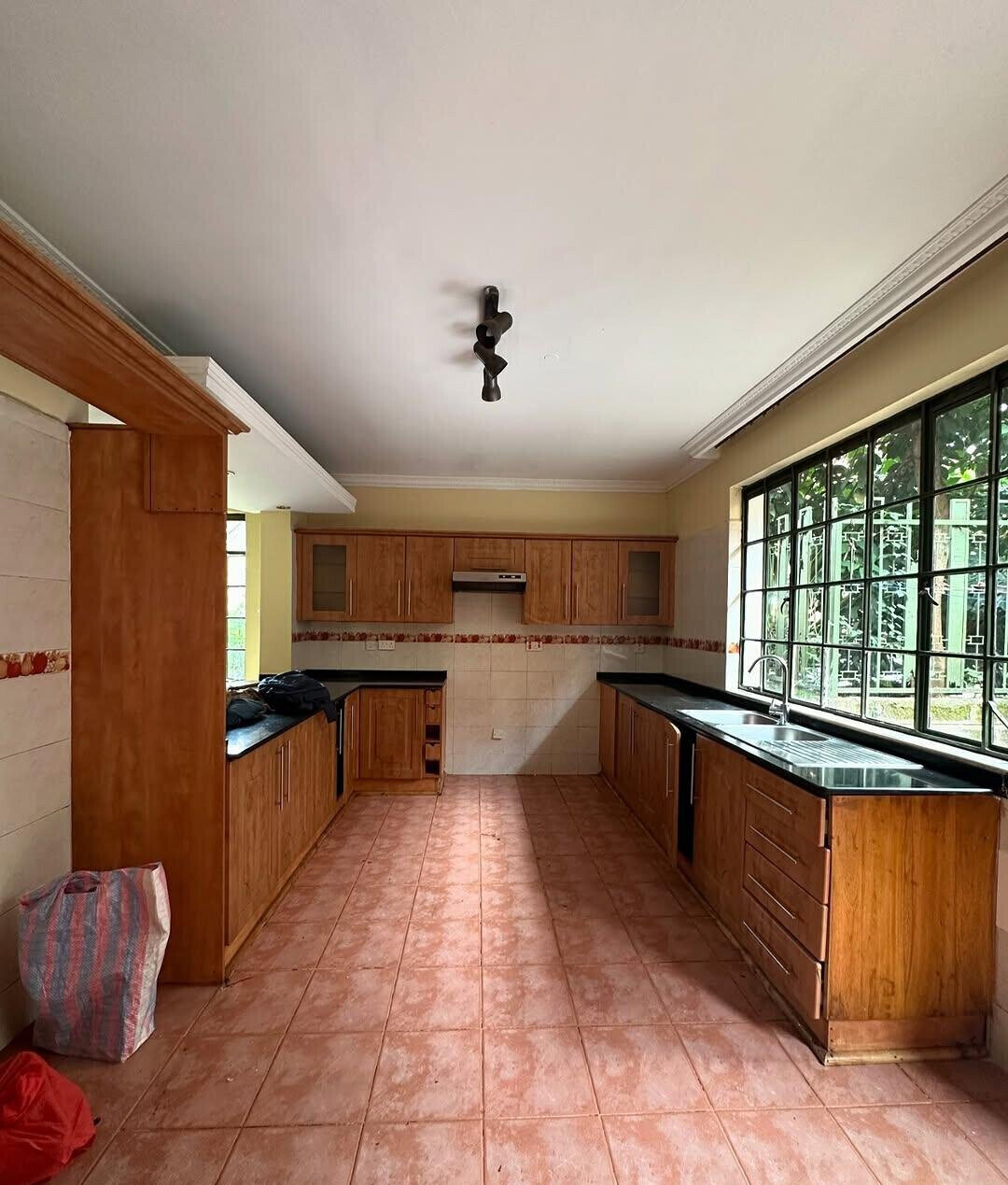5-Ensuite Townhouse with DSQ & Closed Kitchen - Lavington