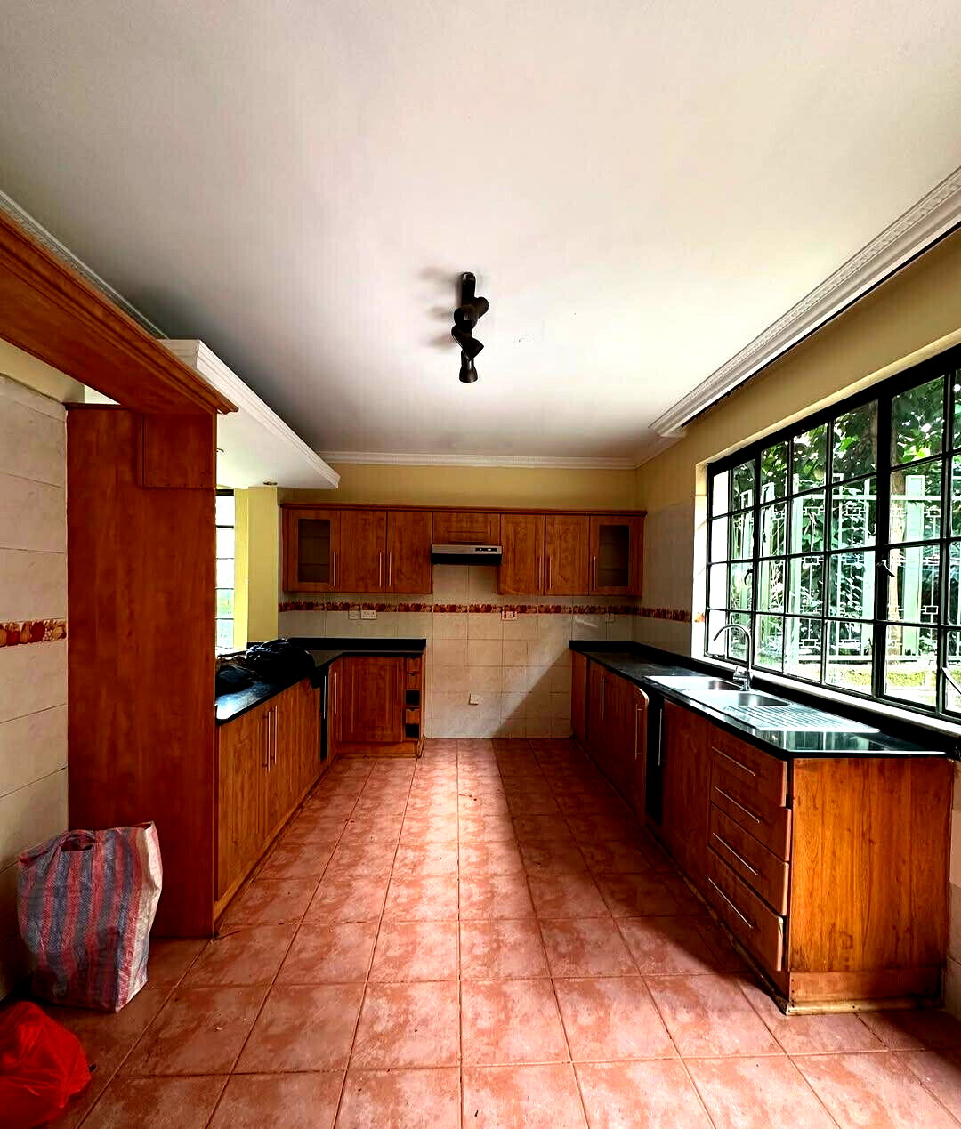 5-Ensuite Townhouse with DSQ & Closed Kitchen - Lavington