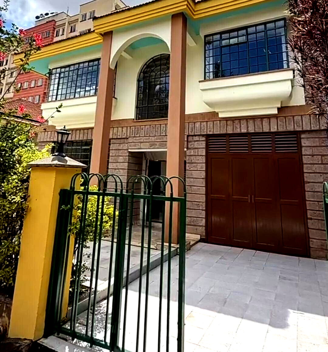 Spacious 4BR Townhouse with DSQ & Backyard - Brookside, Westlands