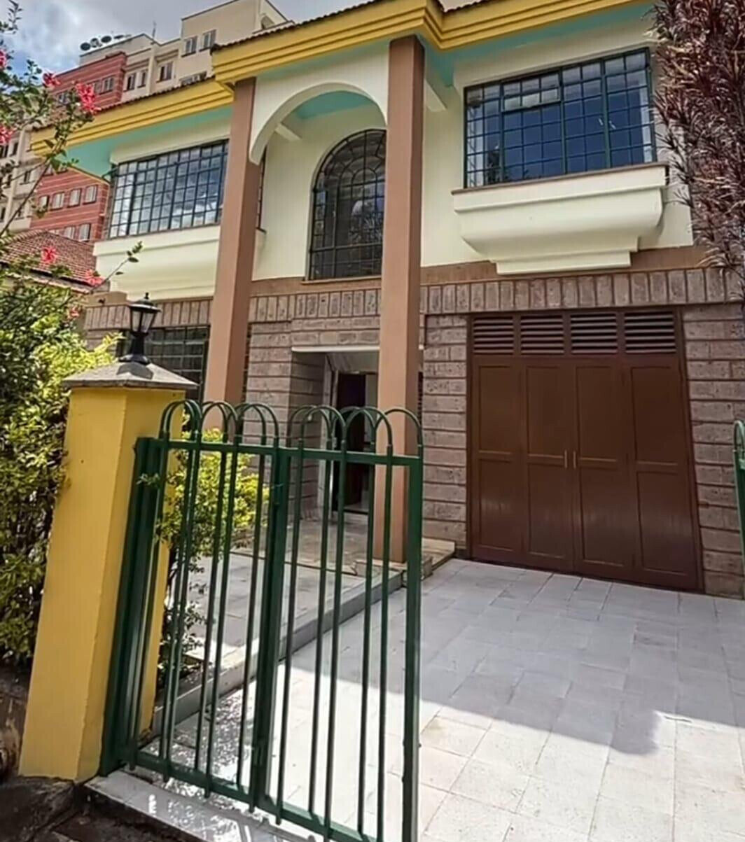 Spacious 4BR Townhouse with DSQ & Backyard - Brookside, Westlands
